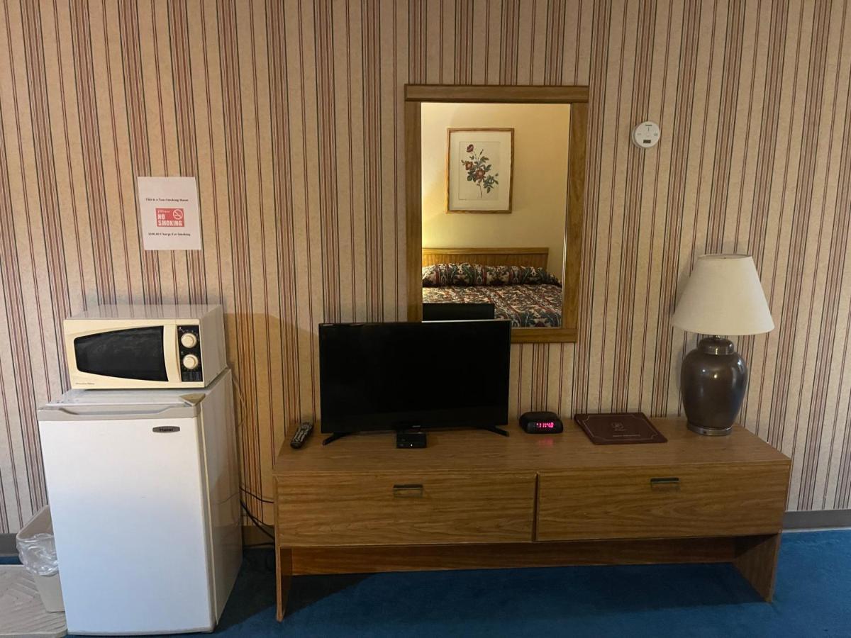 Dollinger'S Motor Inn Albion Екстериор снимка