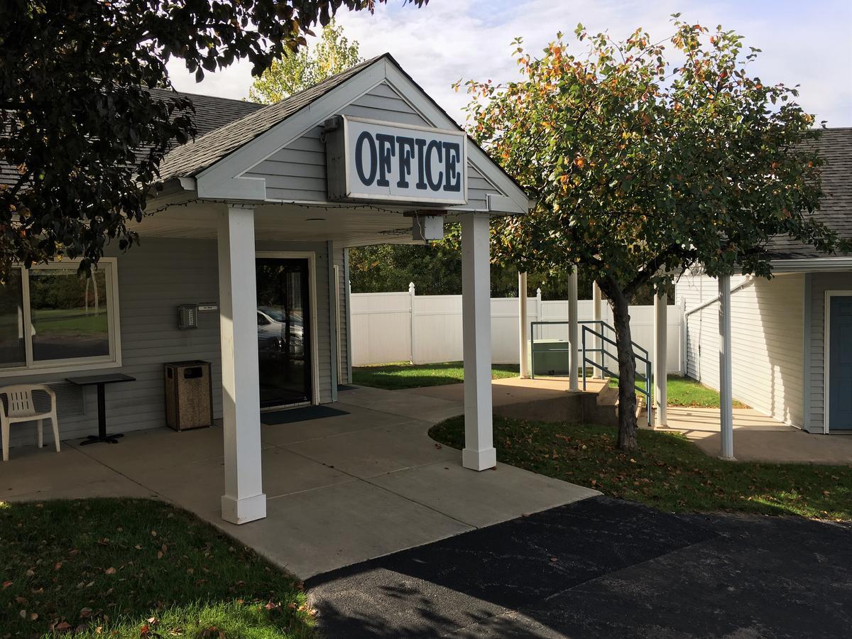 Dollinger'S Motor Inn Albion Екстериор снимка