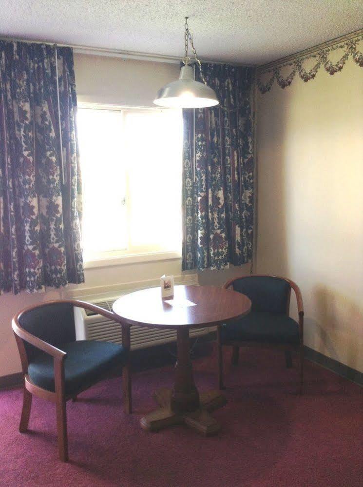 Dollinger'S Motor Inn Albion Екстериор снимка